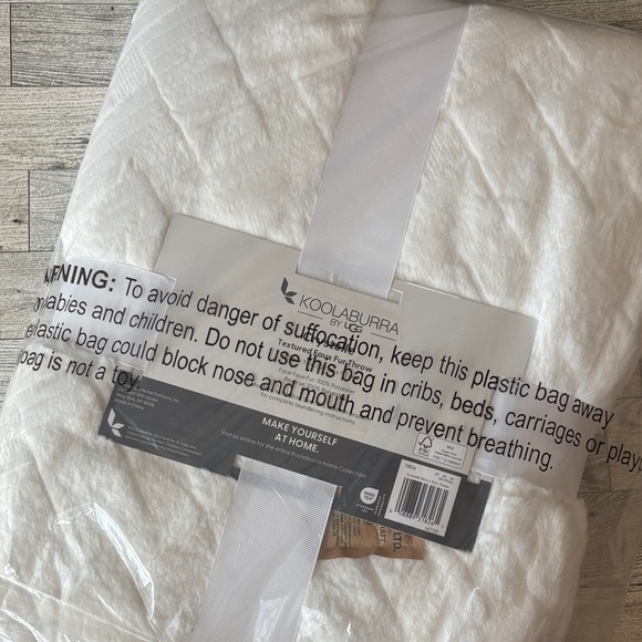 Koolaburra Cream Textured Faux Fur Throw by UGG - Picture 5 of 7